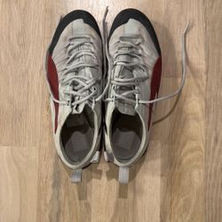 Men’s Puma Sneakers Size 9.5 US