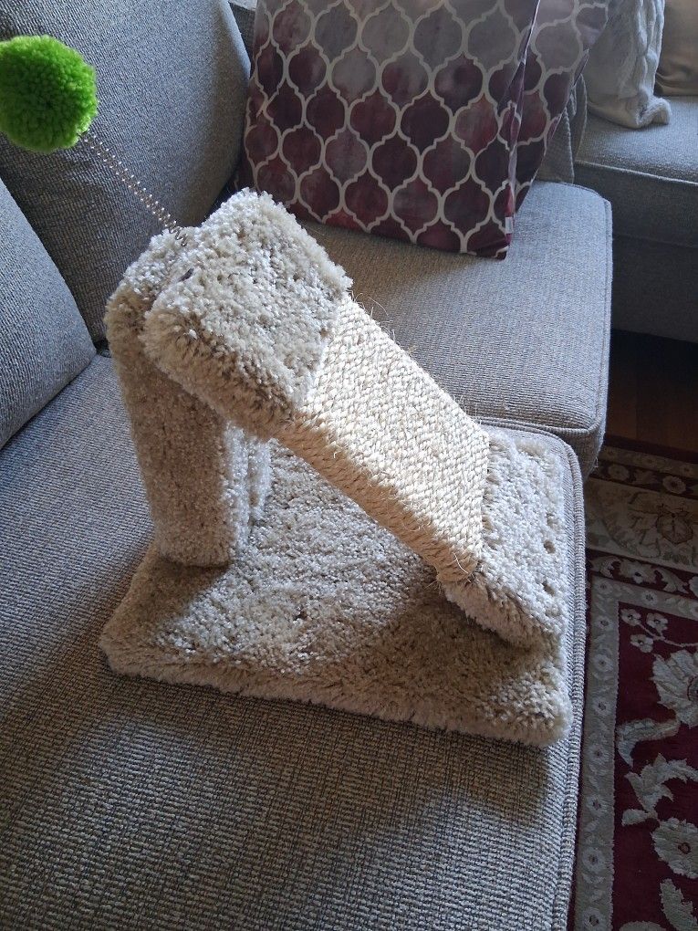 Small Cat Scratcher/Tree--New