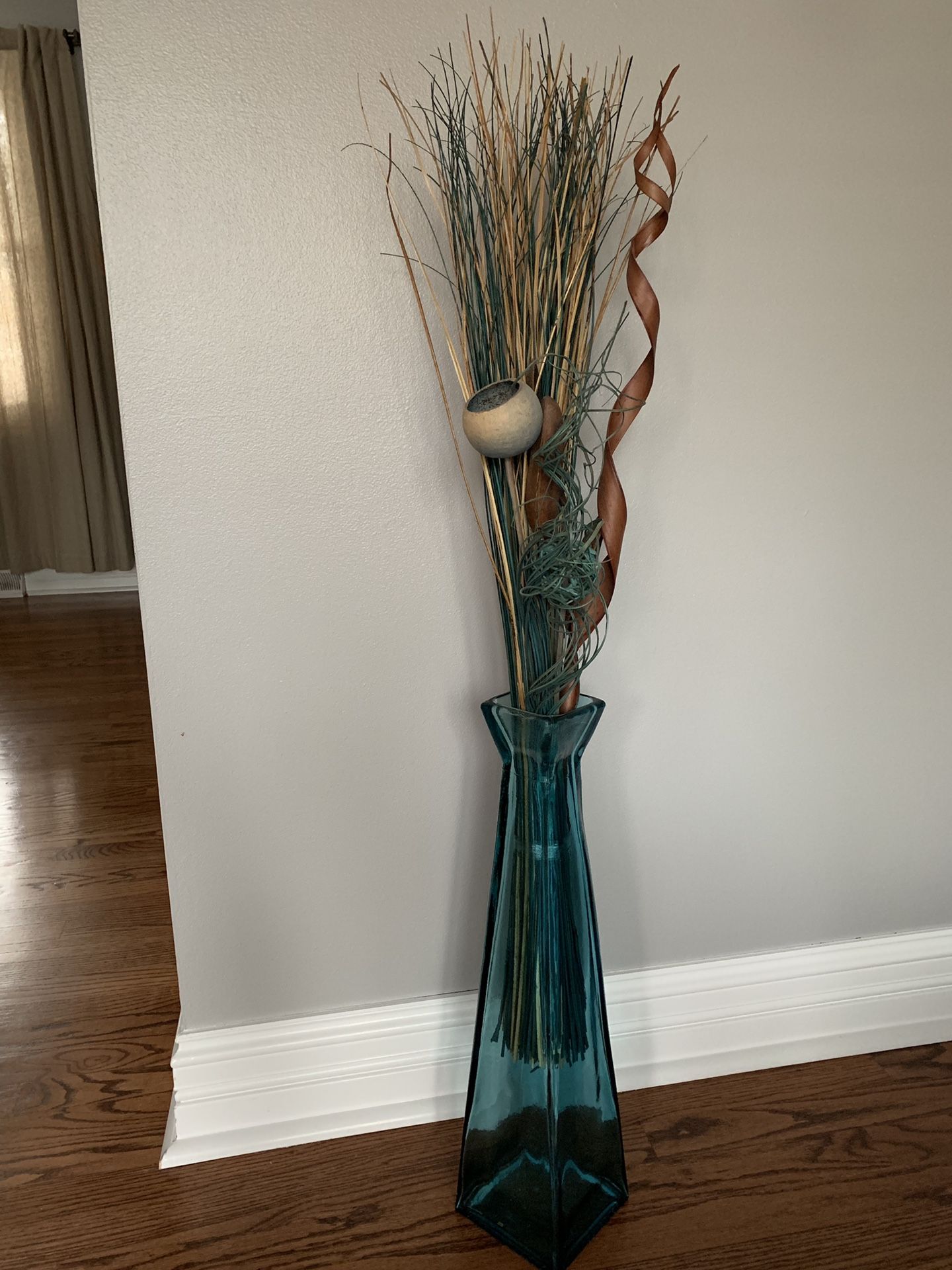 Floor vase with flowers