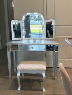 Mirrored Vanity With Stol 
