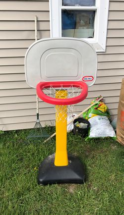 Basketball hoop $10 only just come pick it up