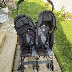 Twin Strollers. Maclaren. 