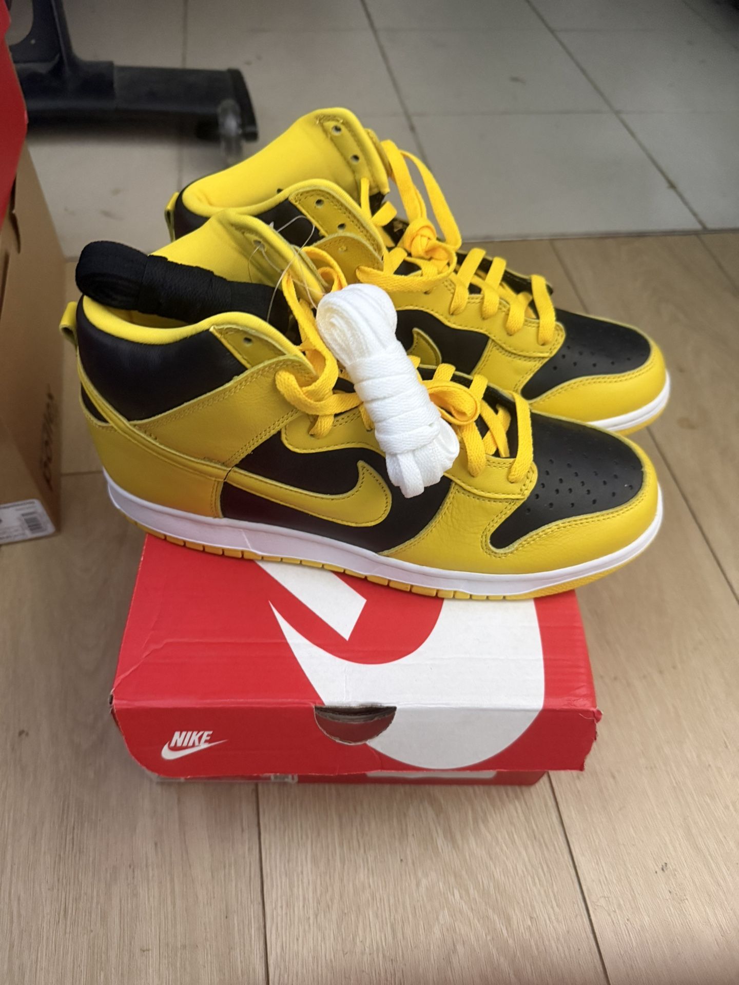 New Authentic Nike SB Dunk High Iowa Size 11.5