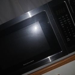 Microwave In Perfect Condition!!