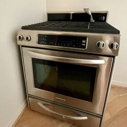 KITCHENAID 30" Stainless Steel Freestanding Gas Range with 4 Sealed Burners, 15,000 BTU TripleTier Burner, 4.1 cu. ft. Even-Heat True Convection Oven