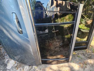 2 Chevrolet suburban doors (back)