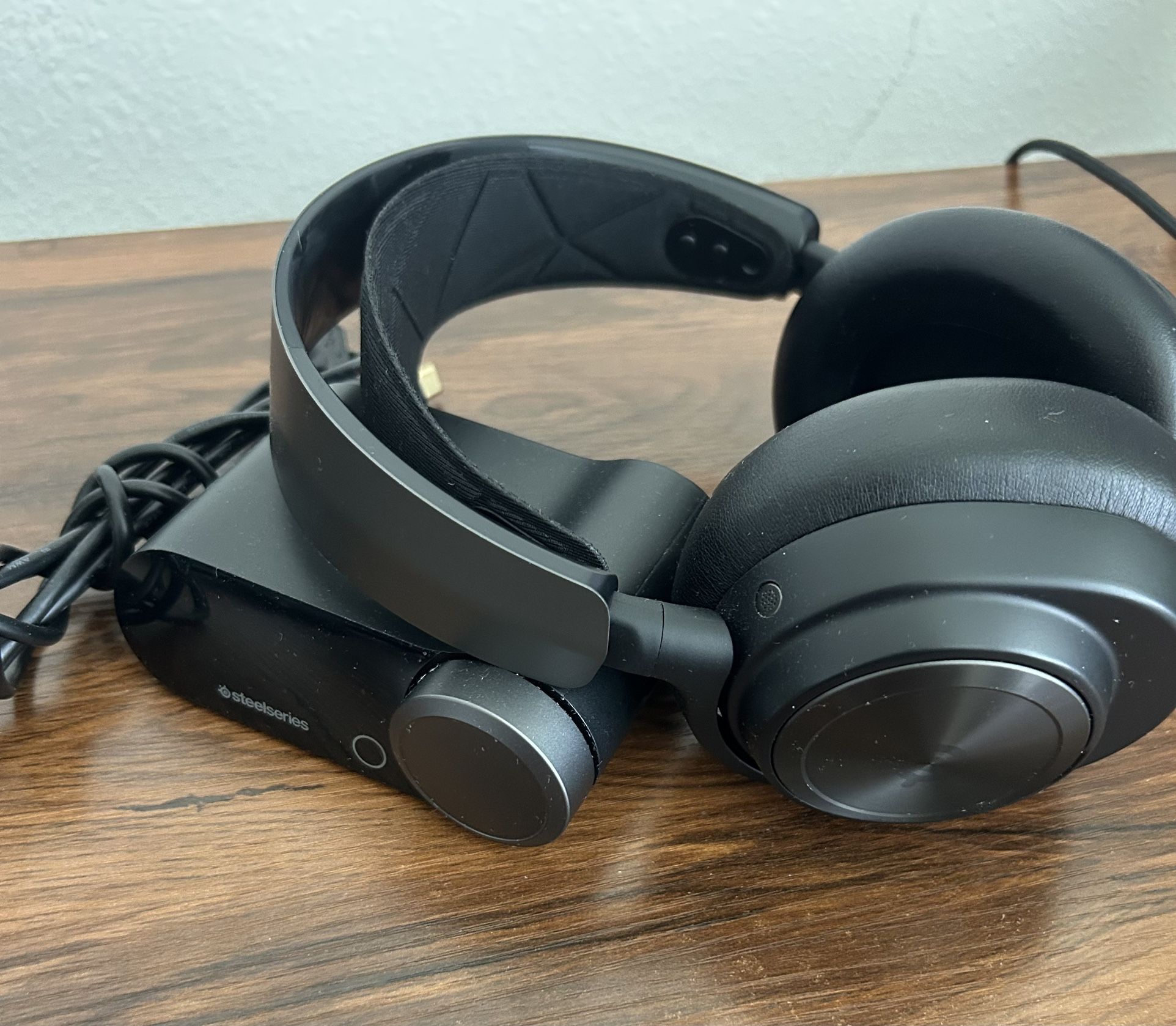 Steelseries Artis Nova Pro Wireless Multi System Gaming Headset