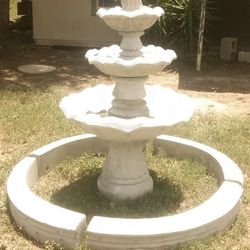 Tulip Pool and Water Fountain