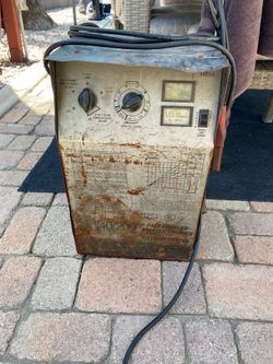 Battery charger used but works