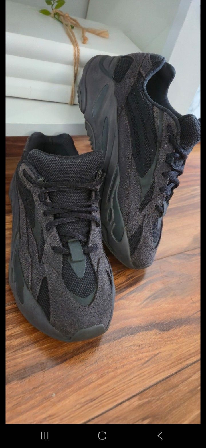 Adidas Yeezy Boost 700 V2