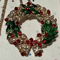 Holiday Christmas Wreath Rhinestone Crystal Brooch / Pendant Necklace Size: 1.5" diameter with a yellow gold chain which measures 28 inches. Alloy Rhi
