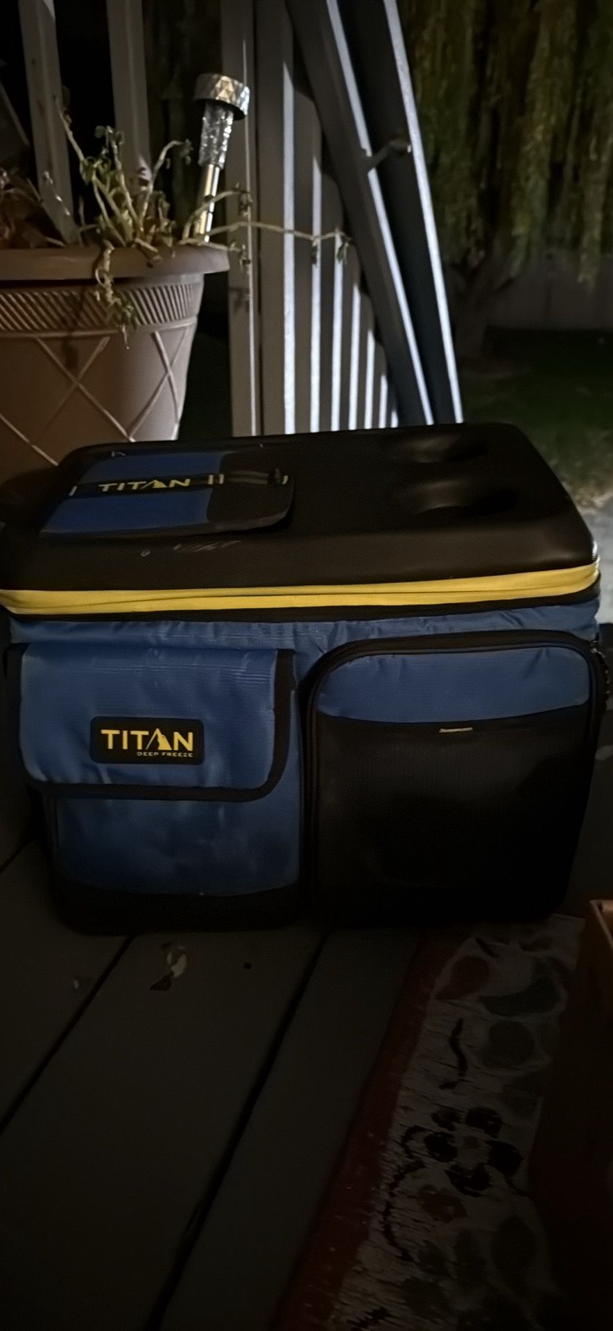TITAN Deep Freeze Cooler Bag BLUE