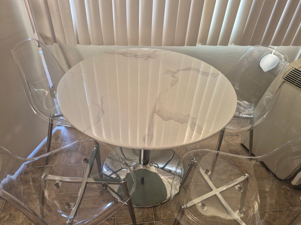 Dinning Table 