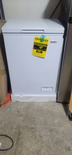 Nearly New 3.5 cuft Freezer Chest
