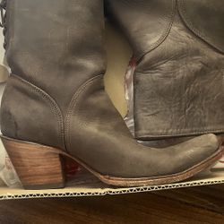 Adorable Woman’s Cowboy Boots 9