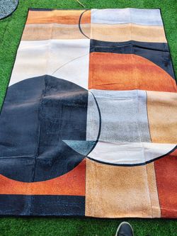 New 4 X 6 Area rug