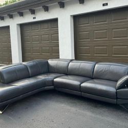 Sectional Couch/Sofa - Like new - Recliners - Delivery Available 🚛