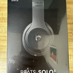 Beats Solo 3  Wireless Bluetooth Headphones With Carrying Case