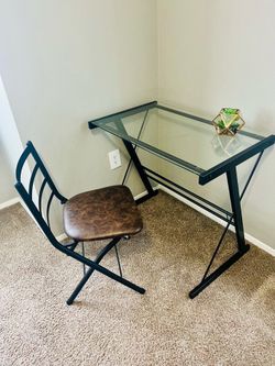 Gently used desk & chair