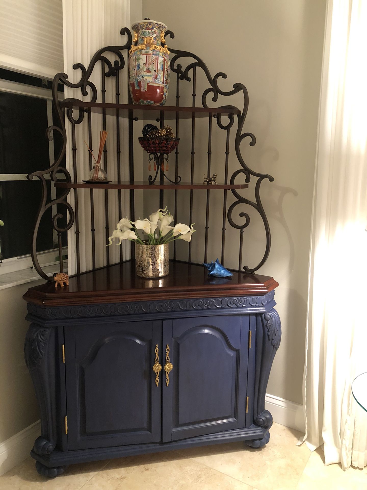 Wood Corner Hutch