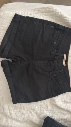 LEVI’s women’s denim shorts size 27, black