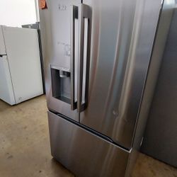 LG Fridge 24cu.ft/ Counter-Depth 