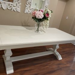 Like New- Beautiful dinning table (78’’, 102’’ fully extended ) 