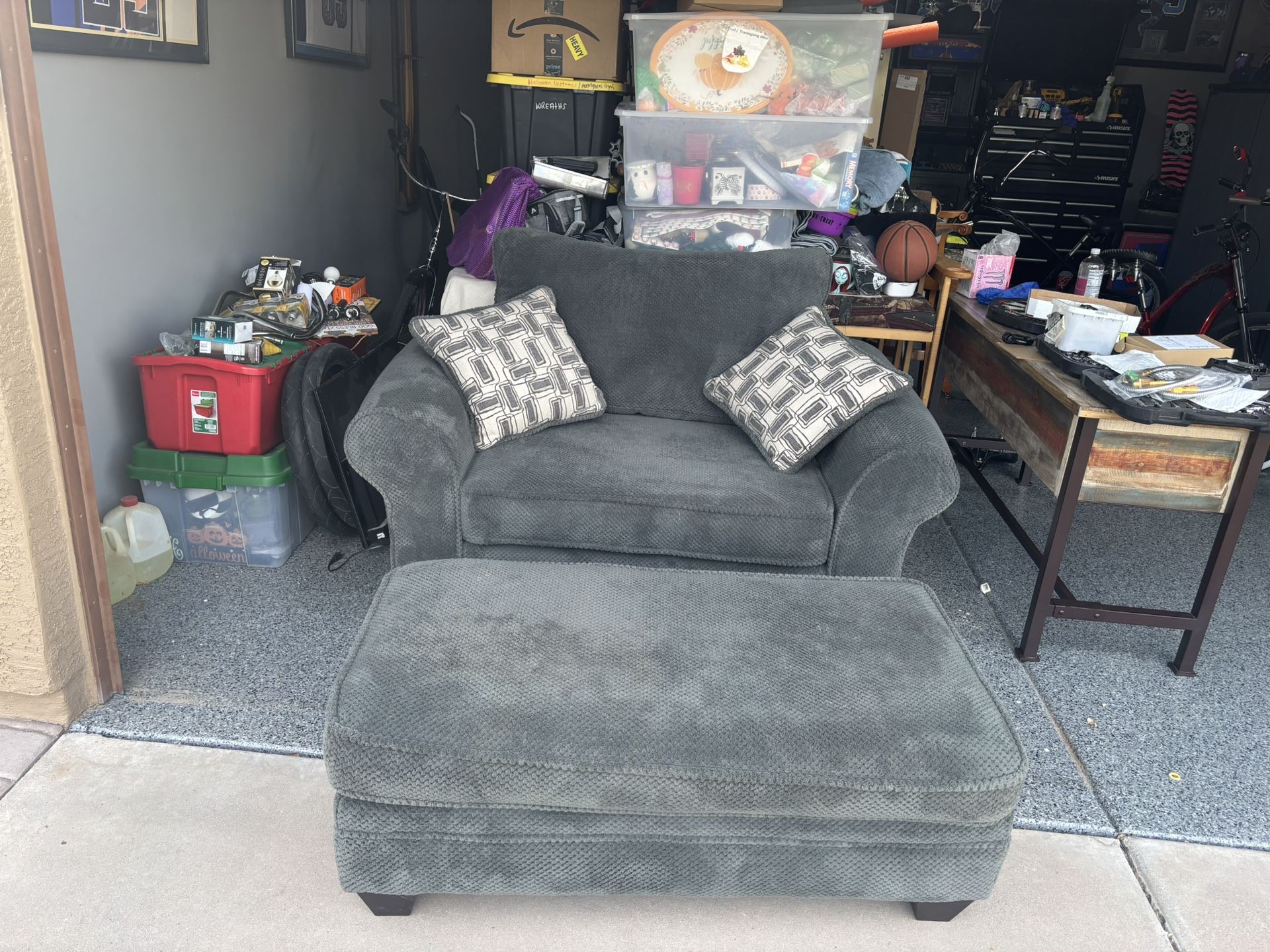 Captains Chair With Ottoman