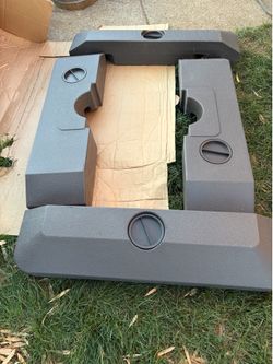New YEEZE Cantilever Patio Umbrella Base Weights. Read description 1st