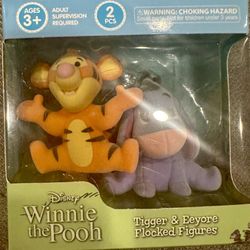 Disney Winnie the Pooh with pot & Roo Flocked figures 