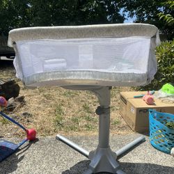 Halo Swivel Bassinet 