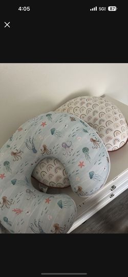 Boppy Pillows 20$