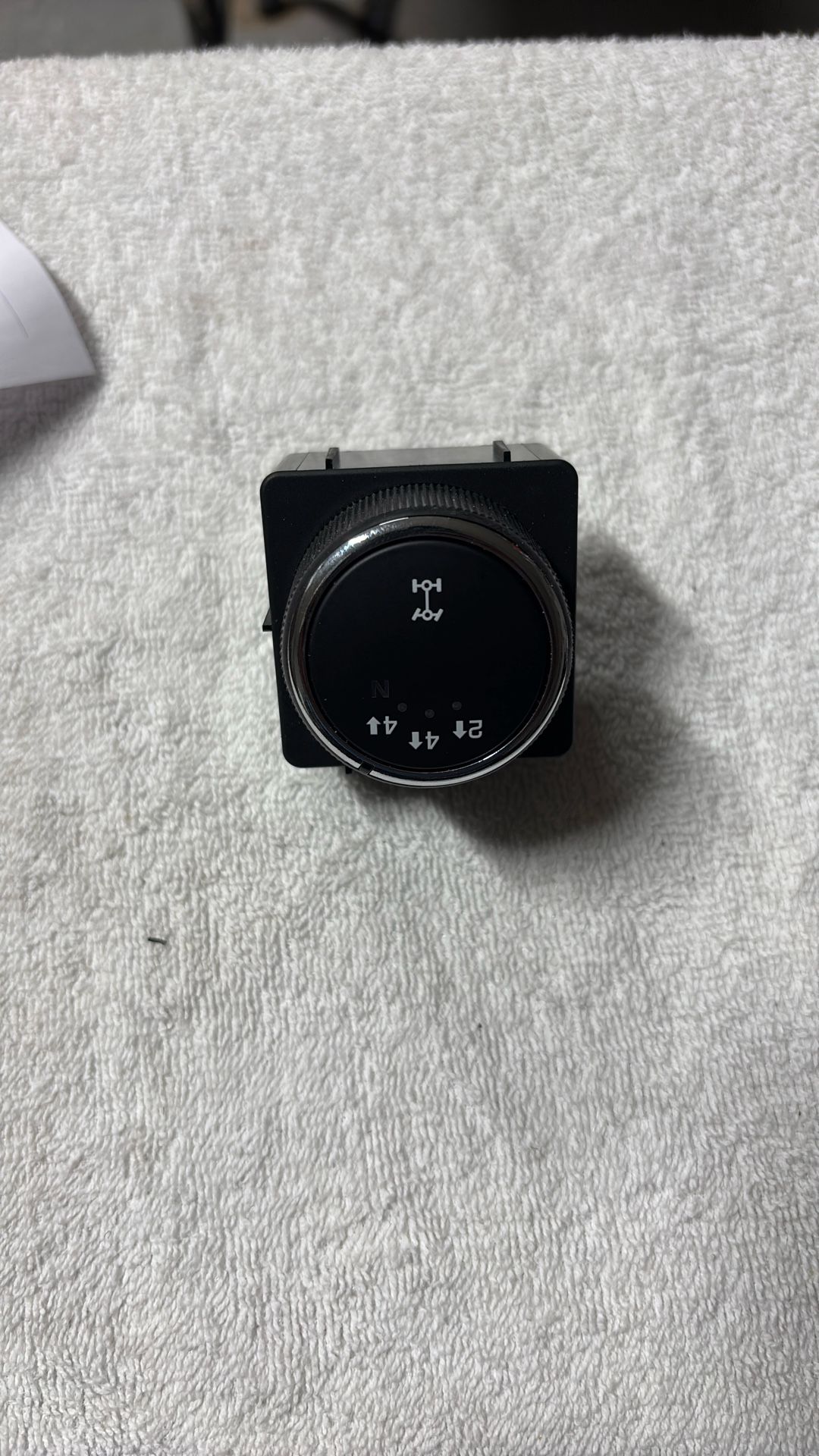 4 x 4 four-wheel-drive switch