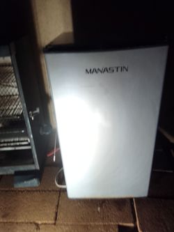 mini fridge (Must Go Today!)
