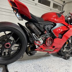 2022 Ducati V2