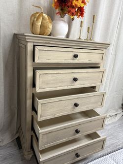 Vintage Bone 5 Spacious Drawers Chest Dresser🌾