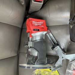 Milwaukee M18 Router With Bits 