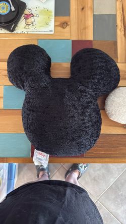 Disney Mickey Mouse Head And Hand Pillow Set