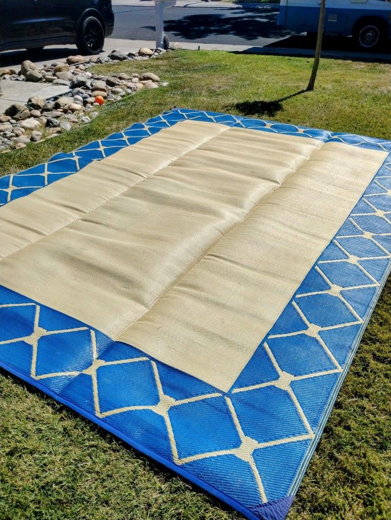 RV Mat..Size 12x9 Large Size..Like New!!..Only Used A Couple Times..Comes With Carrying Case!..Great For Camping!