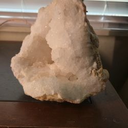 Quartz crystal geode