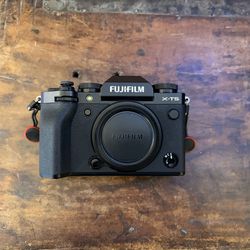 Fuji X-T5 Camera Body