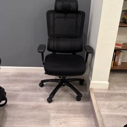Black Rolling Office Chair 