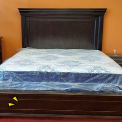 Brynhurst dark brown sale king panel bed