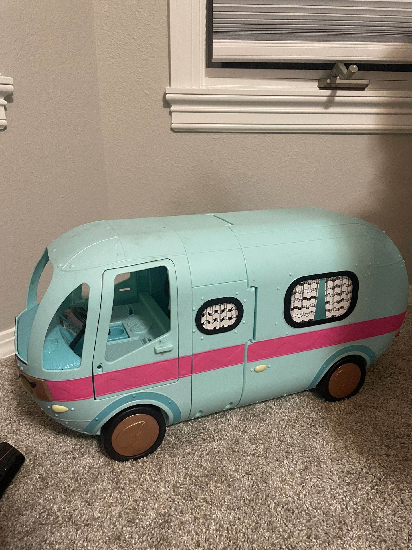 LOL Doll glamper - camper