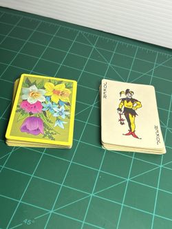 Floral Design Playing Cards (54 Count)