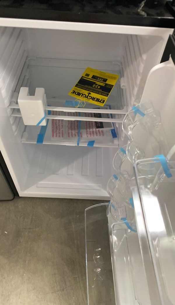Frigidaire FFPA4422UM mini fridge ‼️‼️‼️ P4