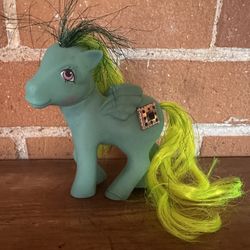 large lot of valuable My Little Ponies vintage Toys