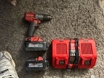 Milwaukee hammer drill driver two batteries and charger