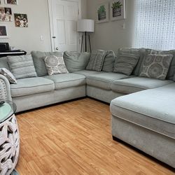 Bob’s Light Sage Green Sectional Sofa with Chaise 