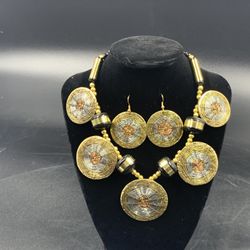 HAND MADE NECKLACE AND EARRING SET.